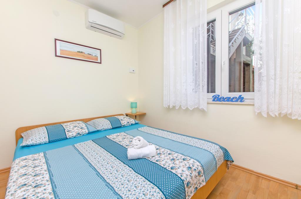 Apartments Zecic 오미스 외부 사진
