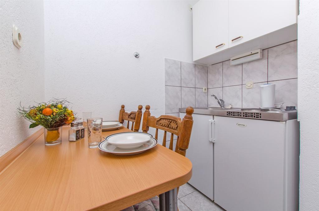 Apartments Zecic 오미스 외부 사진