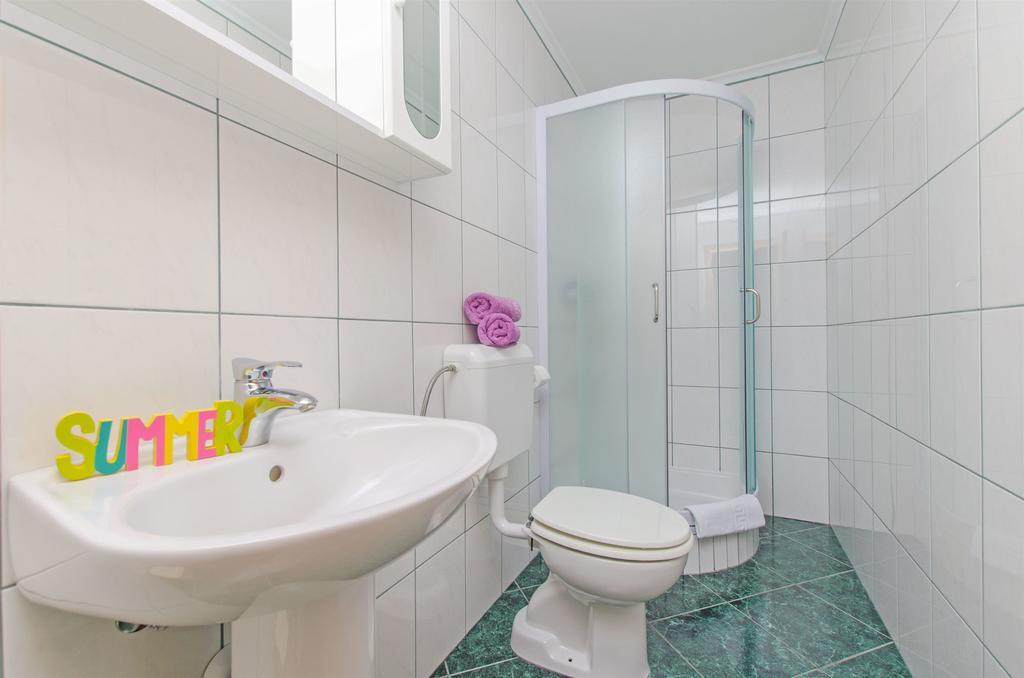 Apartments Zecic 오미스 외부 사진