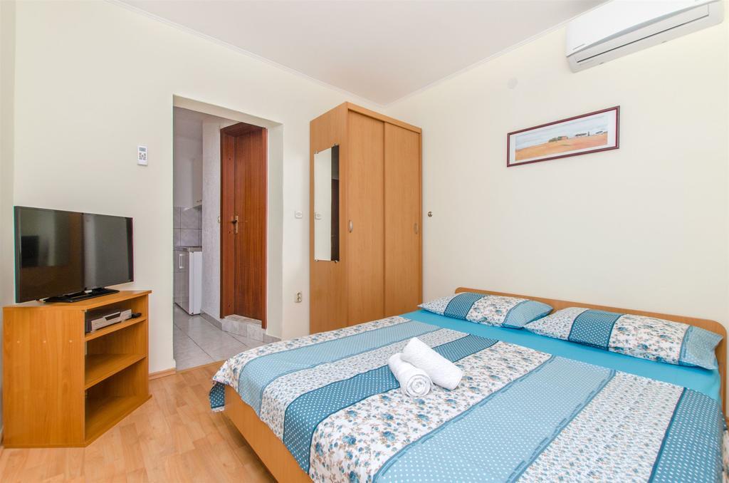 Apartments Zecic 오미스 외부 사진